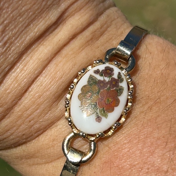 4/$100 Milk glass 1970 gold bangle bracelet 🥰 - Picture 4 of 8